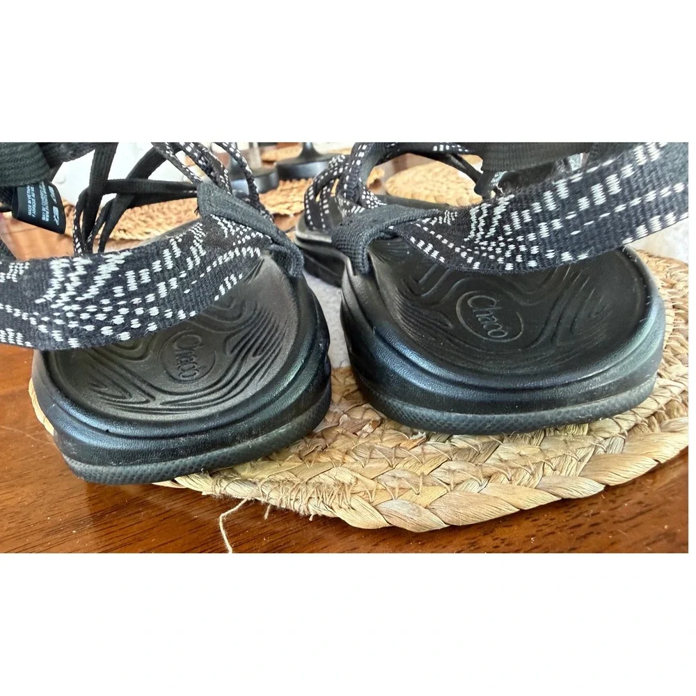 Chaco Womens Z volv X/2 Black White Strappy Athletic Toe Loop Sandals Size 8